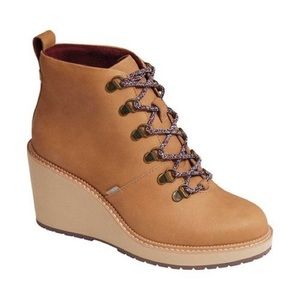 NWT TOMS Melrose Wedge Boots in Tan Nubuck 9